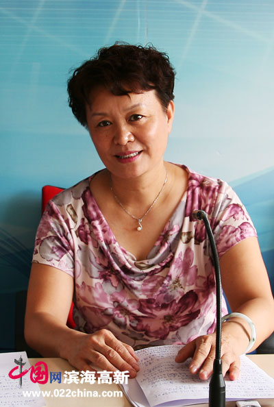 天津著名女书法家冼艳萍做客中国网·滨海高新