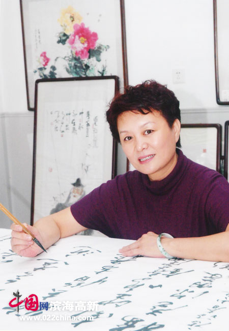 天津著名女书法家冼艳萍做客中国网·滨海高新