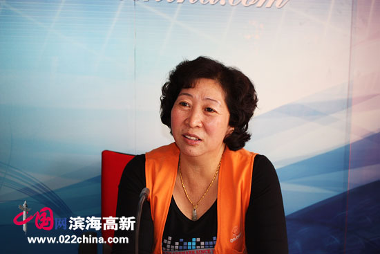 天津著名女画家“冯牡丹”冯字锦做客中国网·滨海高新