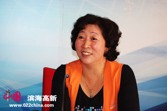 天津著名女画家“冯牡丹”冯字锦做客中国网·滨海高新