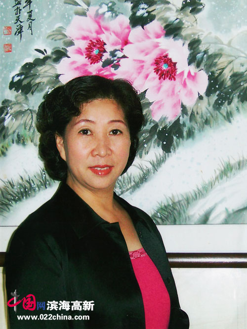 天津著名女画家“冯牡丹”冯字锦做客中国网·滨海高新