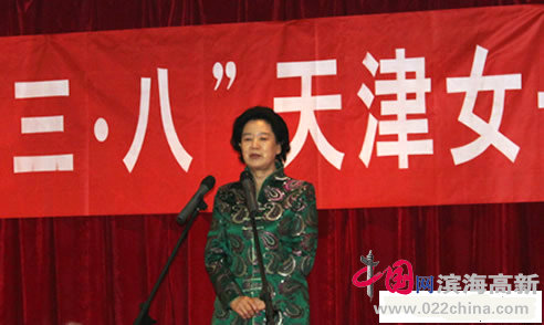 天津市老同志曹秀荣勉励女书画家再创佳作