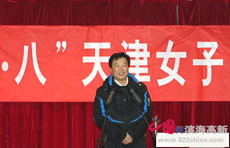 天津美协办公室主任杨建国致贺词