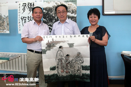 天津美院教授、《中国书画报》社长、著名人物画家何东。
