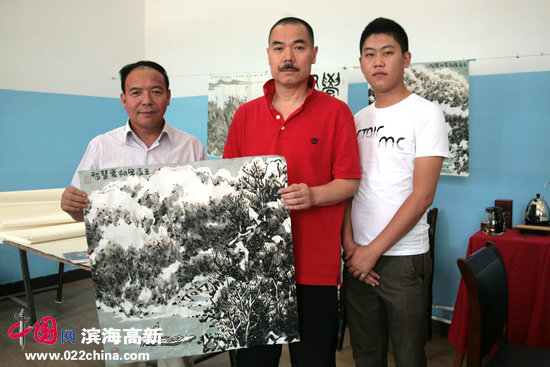 天津美院教授、《中国书画报》执行总编、著名山水画家王慧智。