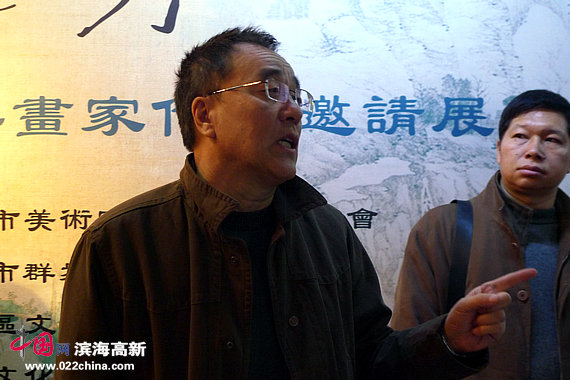 天津市群众艺术馆馆长李治邦致词。