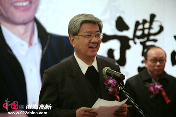 天津市书法家协会副主席曹柏崑致词。