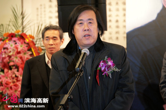 天津市书法家协会副主席邵佩英致词。