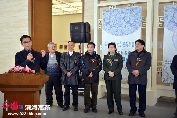 中国美协副主席、天津画院院长何家英致词。