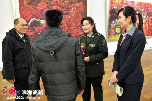 塔琳托娅与青年女画家李悦