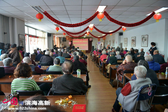 天津退休职工养老院“迎新春老人职工联欢会暨2012年先进表彰会”2月6日举行。
