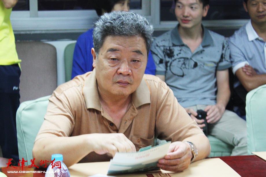 王其华在陈运权工笔花鸟画学术座谈会上。