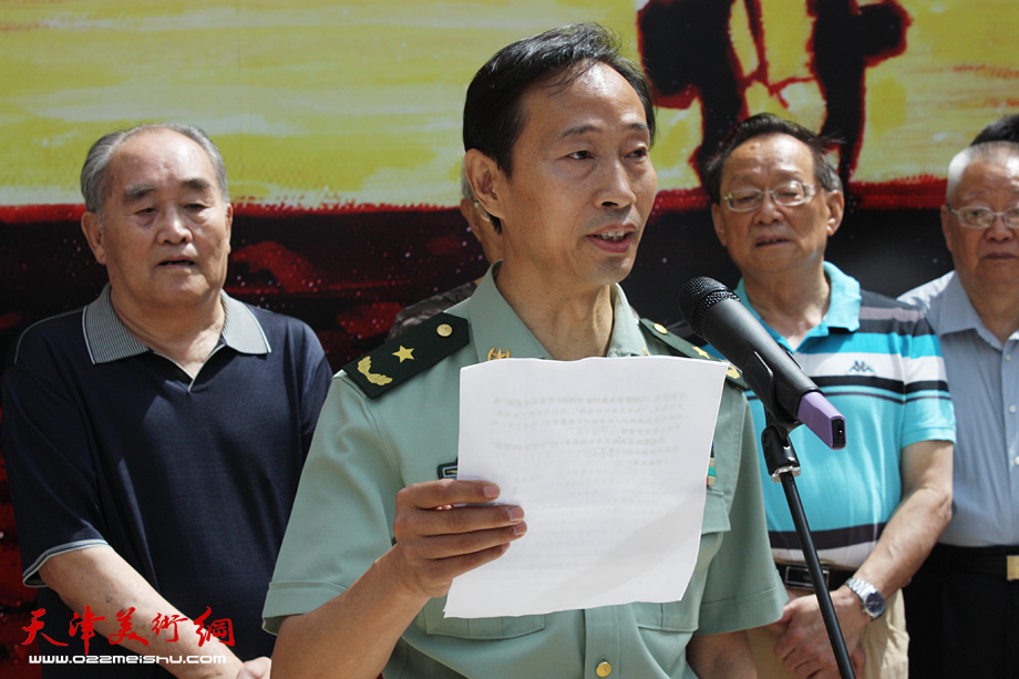 天津警备区副政委马杏田在开幕式上致辞。 