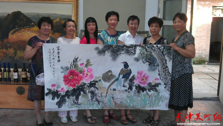 合作《富贵吉祥》左起：李永琴、范闻泽、黄雅丽、伊汉铭、陶洁、李娜、王薇