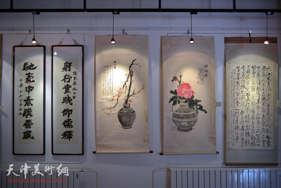 纪念龚望先生诞辰百年书画展在圣和轩书画园举行，图为现场展出的展品。