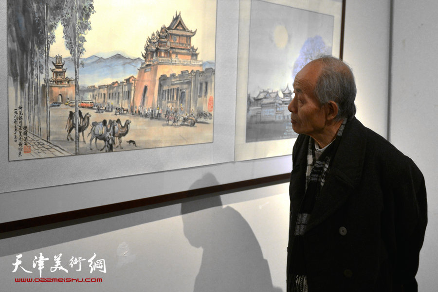 旅美著名画家“卢德辉绘画展在天津美术馆展出，图为画展现场。