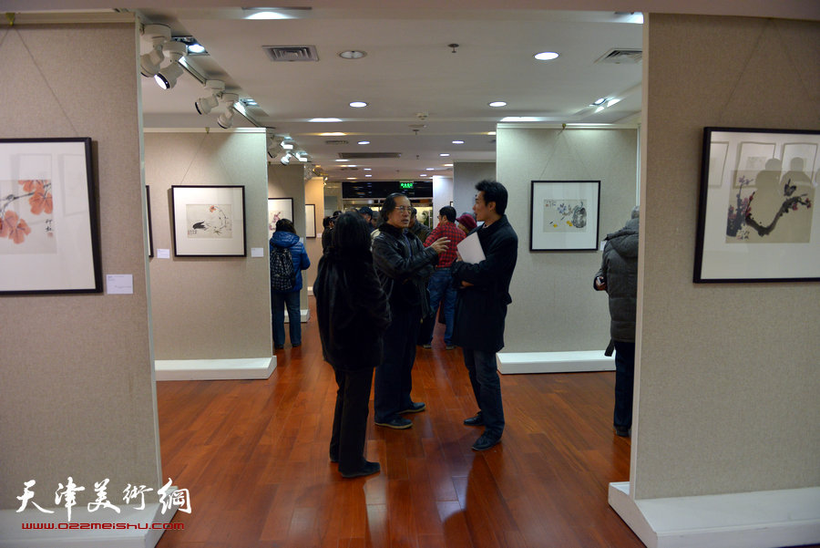 “萧朗花鸟画小品展”亮相北京荣宝斋，图为画展现场。