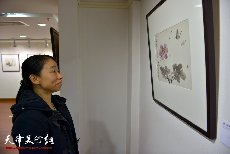 “萧朗花鸟画小品展”亮相北京荣宝斋，图为画展现场。