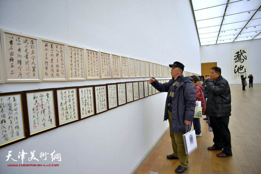 中国梦·天容海色——马孟杰书法作品展在天津美术馆举办。图为书展现场。