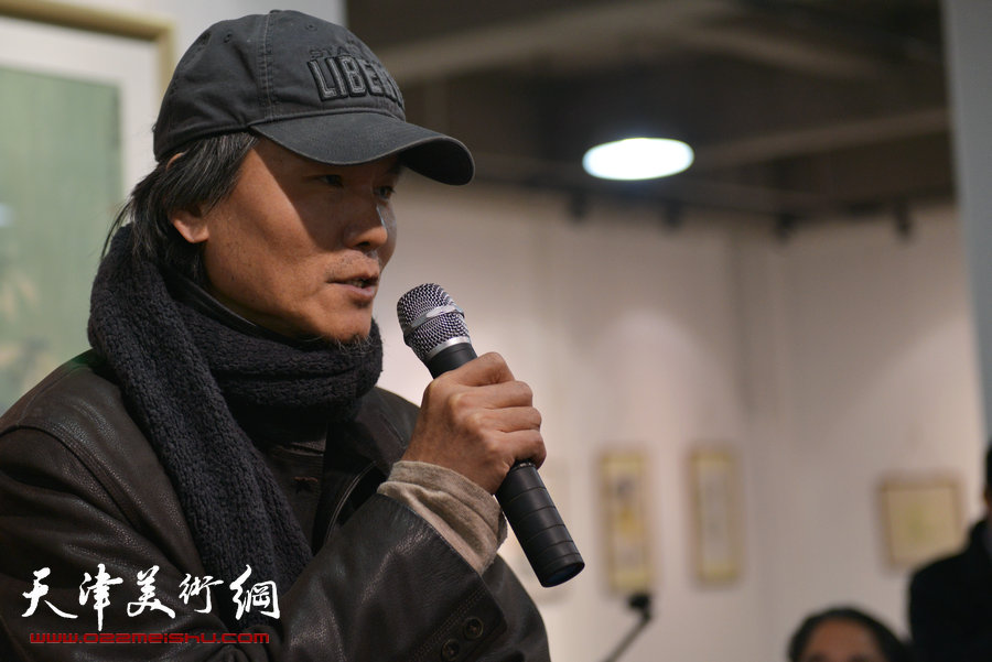 华枝春满—天津美术学院女同学会2014年展暨作品集首发式在六号院艺术馆举行。图为郭雅希致辞。