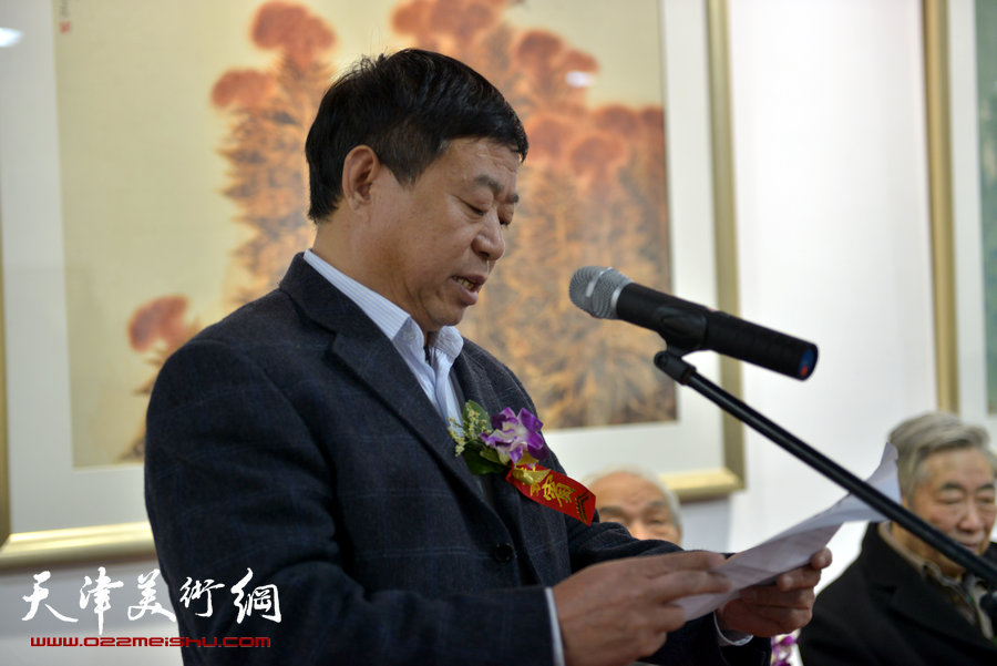 华枝春满—天津美术学院女同学会2014年展暨作品集首发式在六号院艺术馆举行。图为天津雍阳集团董事长单新元致辞。