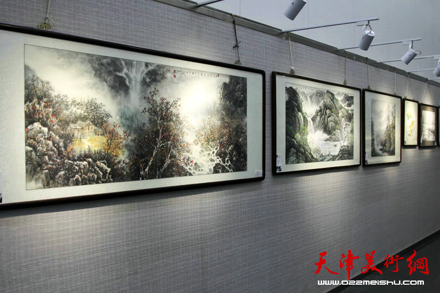 “美丽天津·中国梦书画展”在天津图书馆开展。