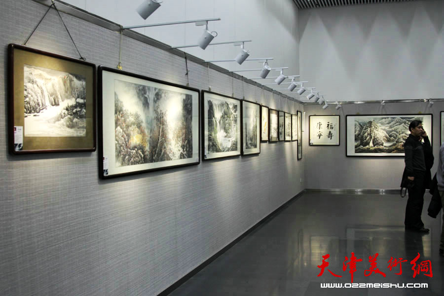 “美丽天津·中国梦书画展”在天津图书馆开展。