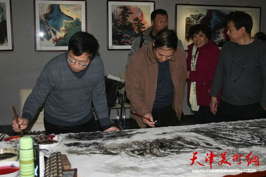 “美丽天津·中国梦书画展”在天津图书馆开展。