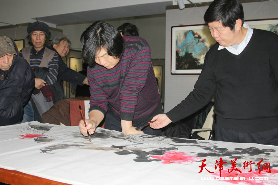 “美丽天津·中国梦书画展”在天津图书馆开展。