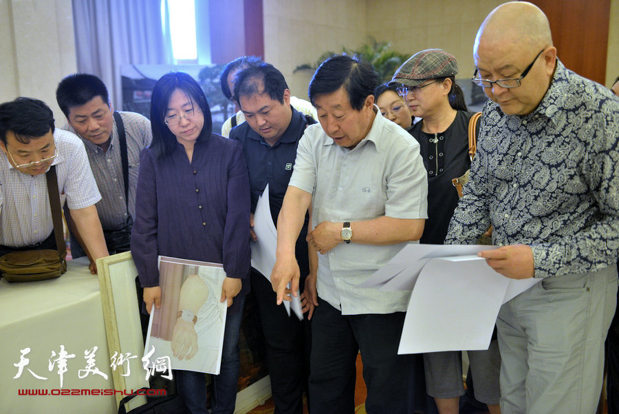 刘大为、吴长江等第十二届全国美展组委会领导及专家组来津观摩指导。