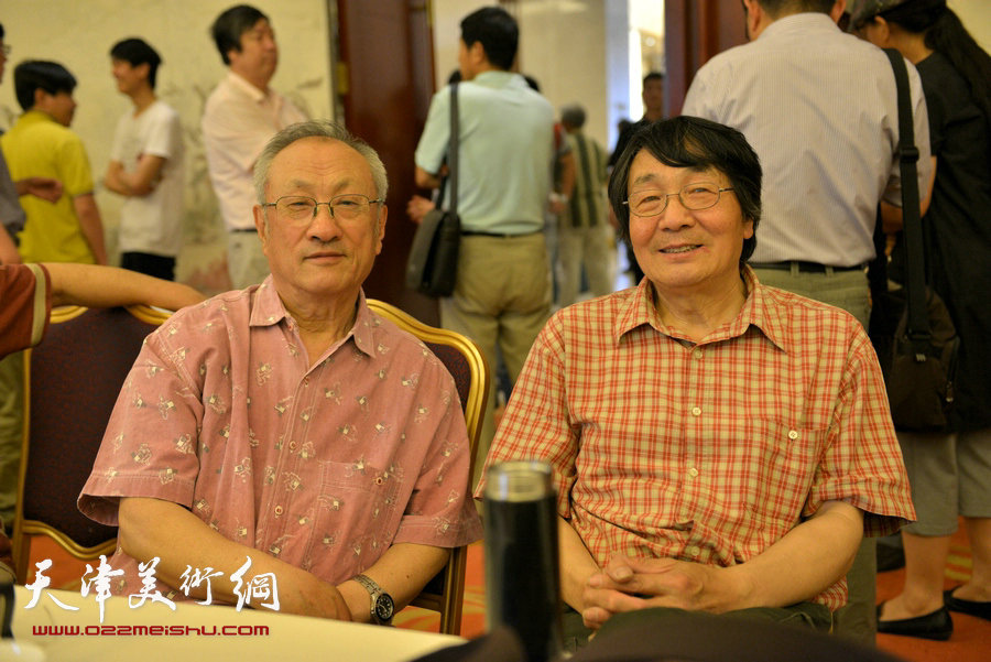 刘大为、吴长江等第十二届全国美展组委会领导及专家组来津观摩指导。图为张胜（右）。
