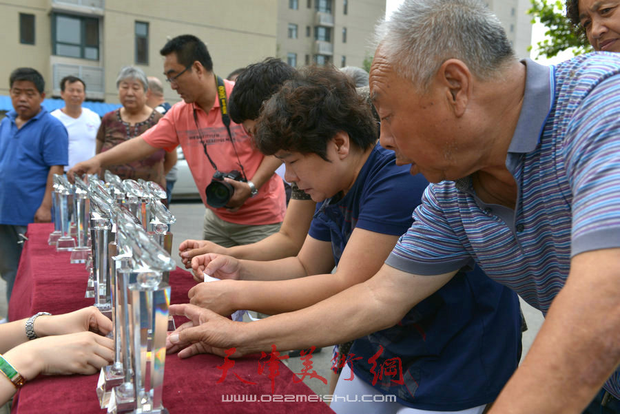 第四届“天穆杯”书画摄影展在北辰区天穆东苑举行。