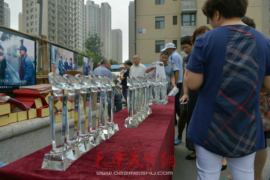 第四届“天穆杯”书画摄影展在北辰区天穆东苑举行。