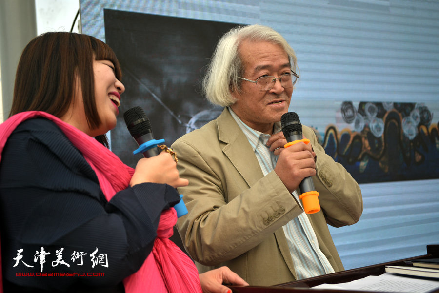图为诗人画家岛子。