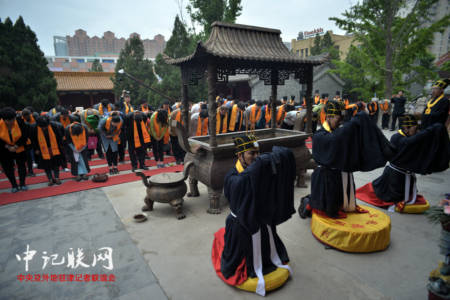 第三届祭奠孟母孟子大典5月10日在天津文庙举行。图为祭奠孟大典现场。