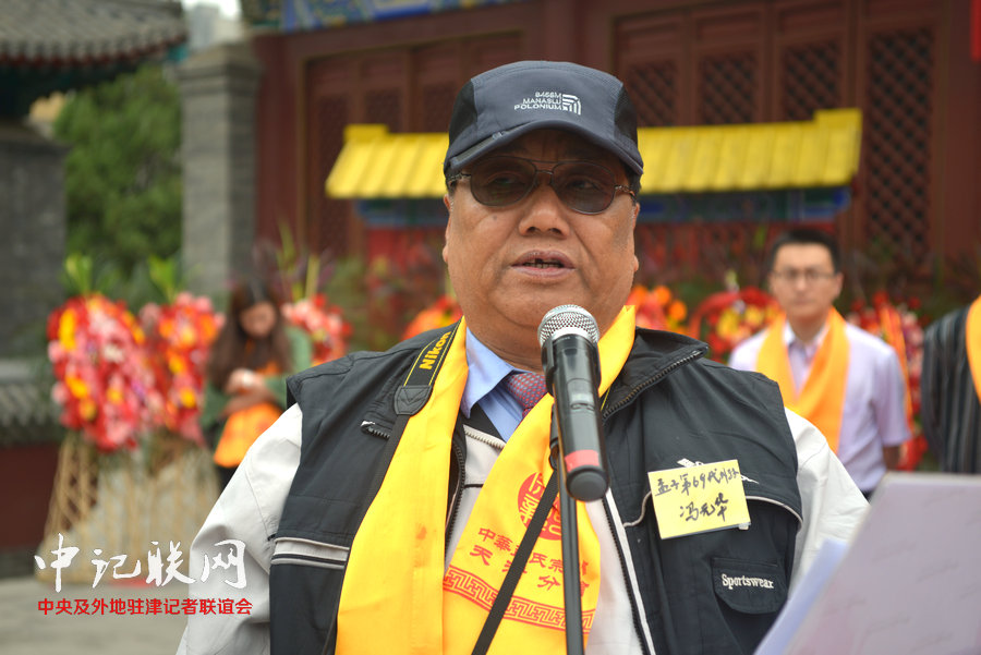 第三届祭奠孟母孟子大典5月10日在天津文庙举行。图为天津孟氏宗亲会冯元华深情回顾老母亲孟敏珍。