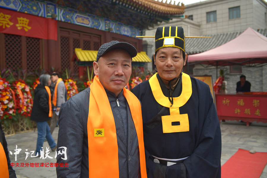 第三届祭奠孟母孟子大典5月10日在天津文庙举行。图为孟广禄、孟宪义。