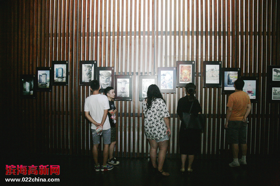 “创意启发未来”第58届纽约国际广告节世界最佳作品展映活动在天津高新区滨海广告产业园举行，图为展览现场。