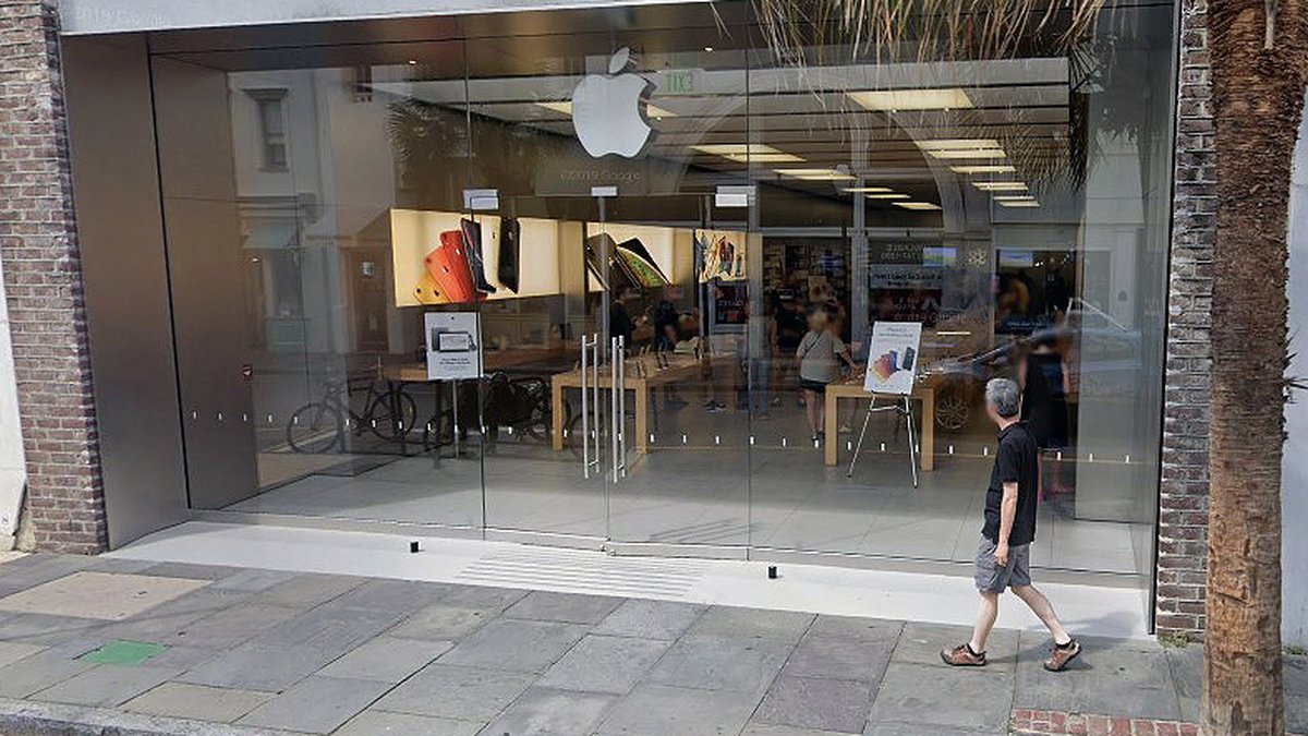 苹果公司表示，King Street 门店于周三关闭，并将一直关闭到周一……
