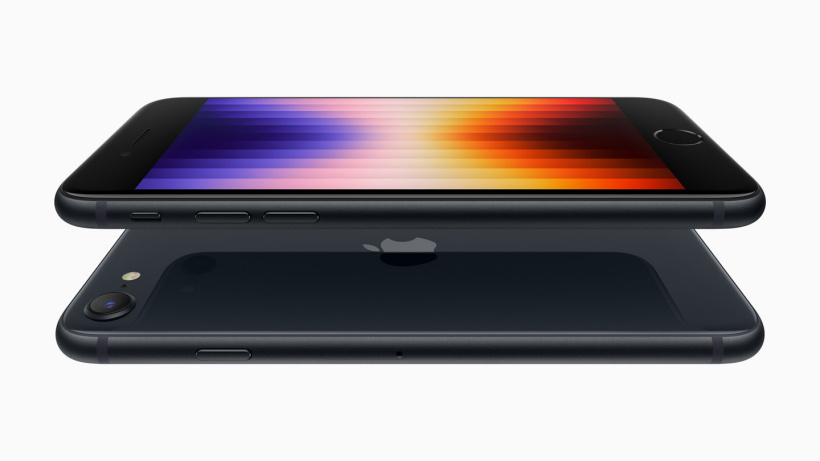 全新午夜色 iPhone SE 的正面和背面，展现出玻璃与航空级铝金属搭配而成的外观设计。