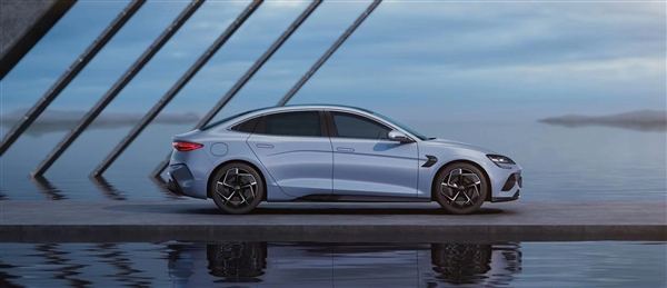特斯拉Model 3新对手 比亚迪海豹官图发布：形似保时捷Taycan！