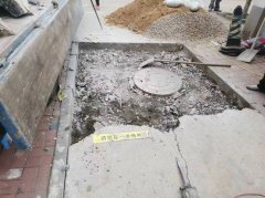 天津汉沽街道金谷里社区专职网格员发现路面开裂现象 第一时间向物业申请维