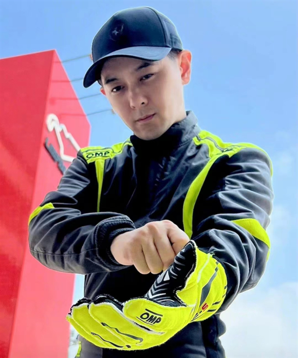 林志颖已清醒 因交通标志杆损坏将遭索赔？家人发声：疑问只有一个