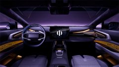 高合汽车与 Epic Games公司联手，以虚拟引擎为基础，制造＂真3D＂数码驾驶室