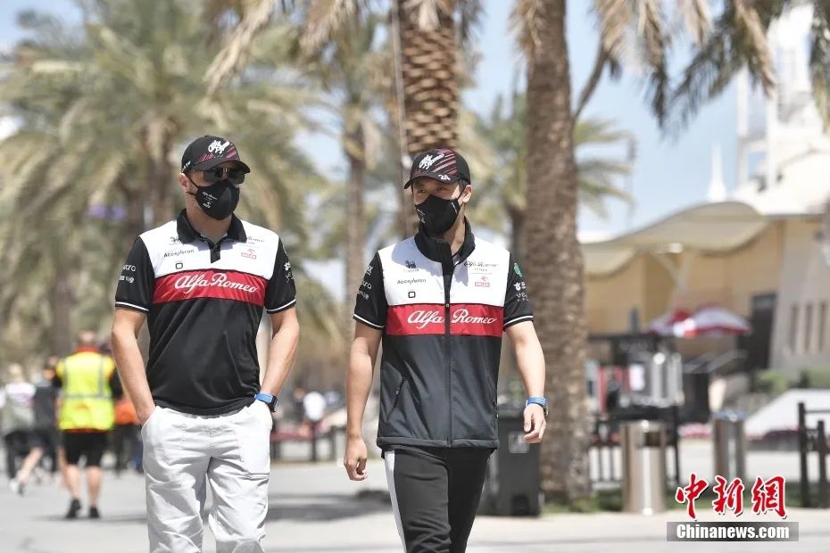 中国首位F1正赛车手周冠宇在巴林萨基尔赛道开启自己的F1生涯。<a target='_blank'  data-cke-saved-href='/' href='/'>中新社</a>发 钱俊赛车运动 摄 图片来源：CNSphoto