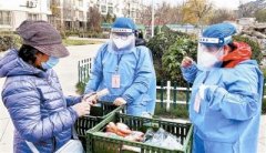 和平区新兴街永丰里社区积极与辖区超市协调组织货源