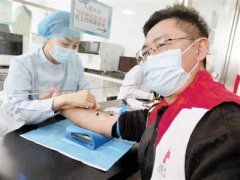 十余年累计捐款上百万元 铁汉助贫弱 柔情暖人心