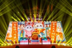敲响钟声迎新年！2023年 愿春风拂面 阳光普照大地！