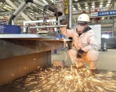 铆足干劲儿开新局 天寒地冻 他们争当开路先锋