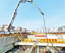 天津地铁8号线一期工程梅江道东站车站主体结构封顶